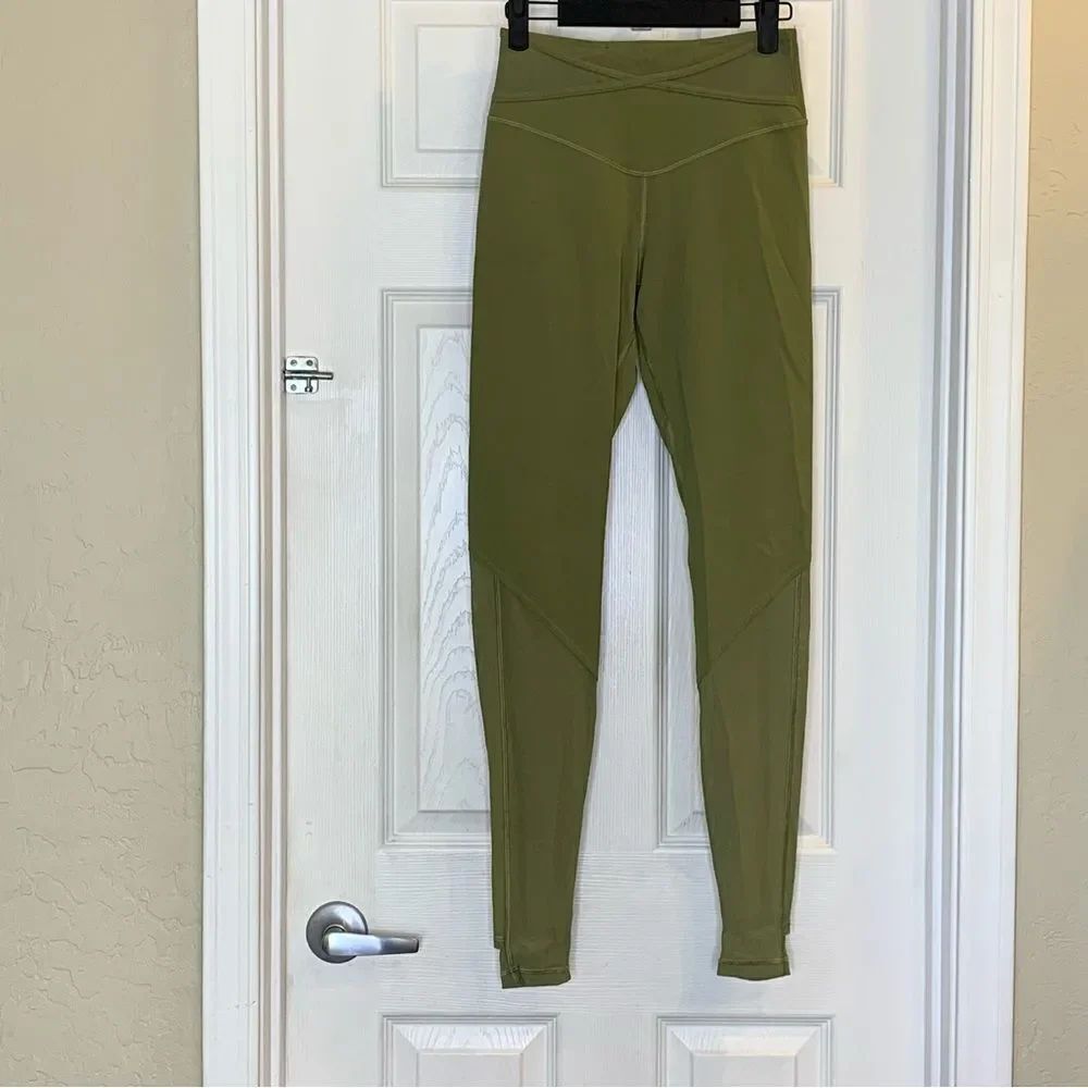 Lululemon Nulu and Crisscross Mesh Stirrup Tight
Bronze Green Size 6